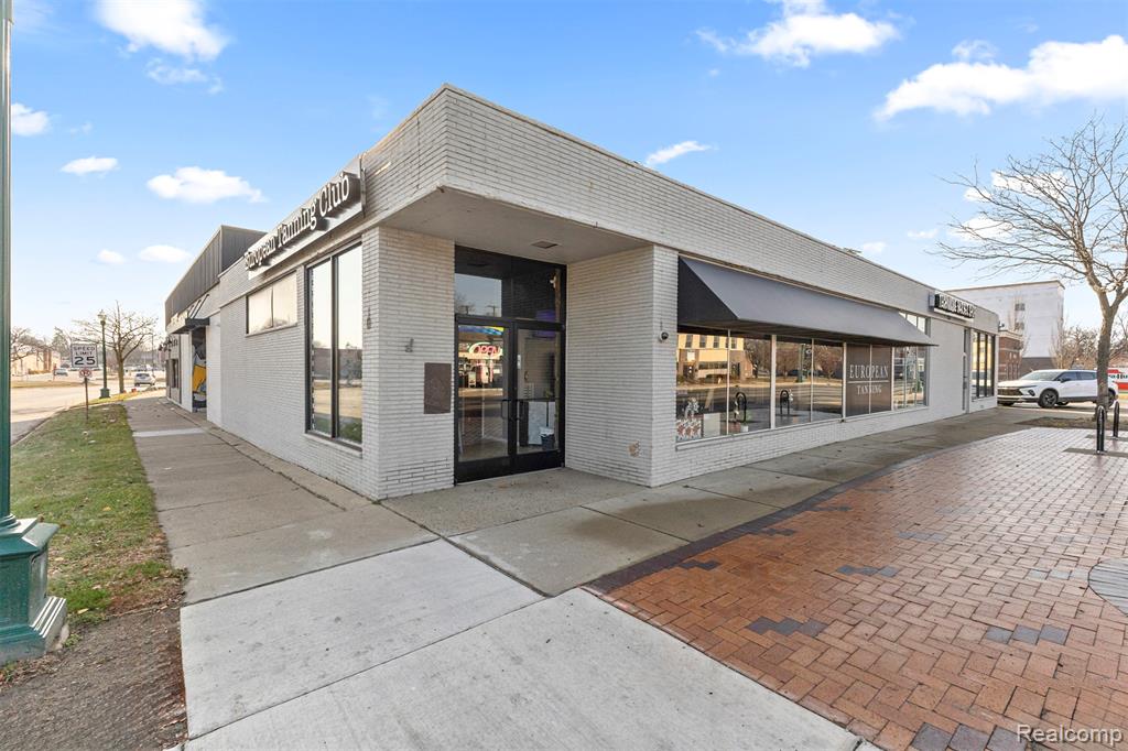 Image of 35501 W Michigan Ave